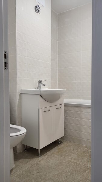 Calea Dorobantilor, liceul Caragiale,