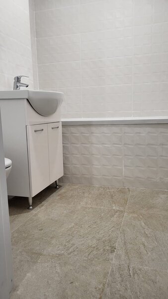 Calea Dorobantilor, liceul Caragiale,